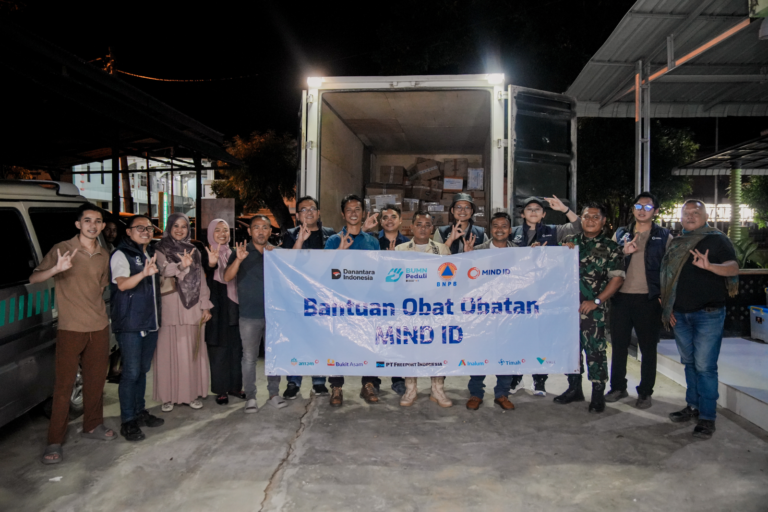 Penyaluran bantuan obat-obatan MIND ID bersama BNPB untuk korban banjir Aceh