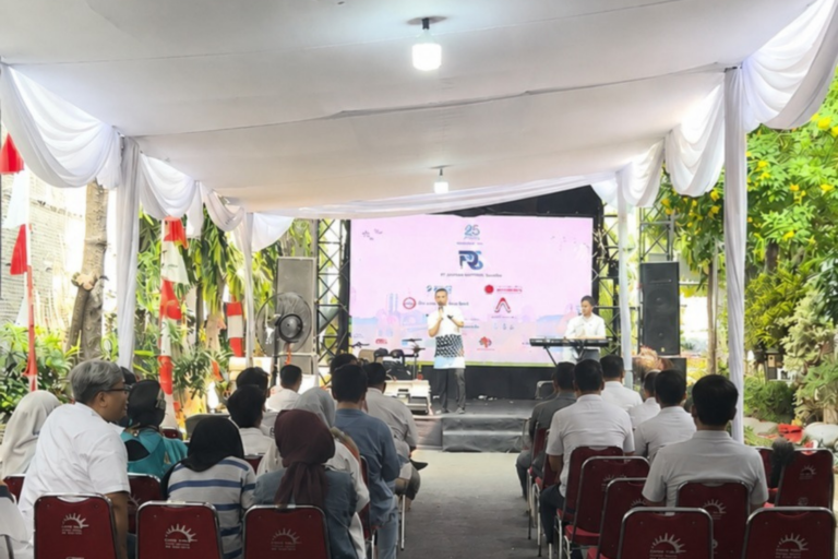 Sambutan perayaan HUT RI ke-80 di panggung dengan tenda dekorasi, LED screen, dan sound system