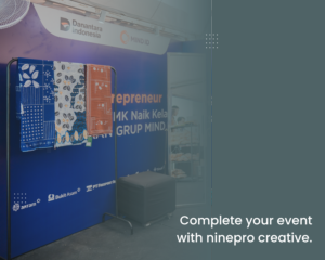 Booth pameran UMKM Naik Kelas MIND ID dan Danantara dengan display kain batik karya Nine Pro Creative