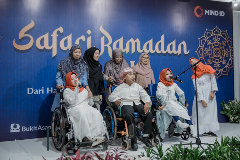 Penampilan penyandang disabilitas di panggung Safari Ramadan MIND ID 1446H