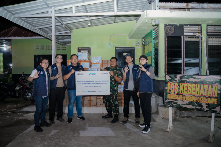 Penyerahan bantuan tanggap bencana MIND ID di Pos Kesehatan Lhokseumawe