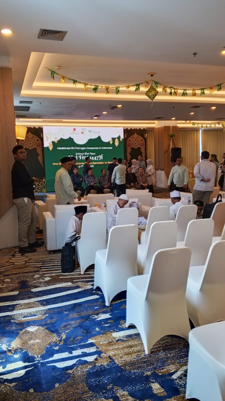 Area VIP dan backdrop panggung Halalbihalal RH Petrogas Companies in Indonesia